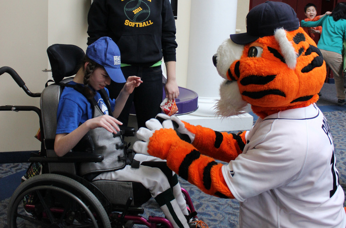 Detroit Tigers Mascot Paws Visits Friendship Circle